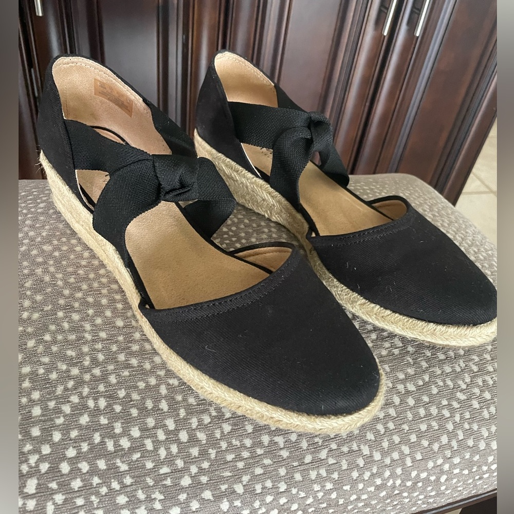Lifestride Kascade black wedge espadrilles size 10M.  Worn once.